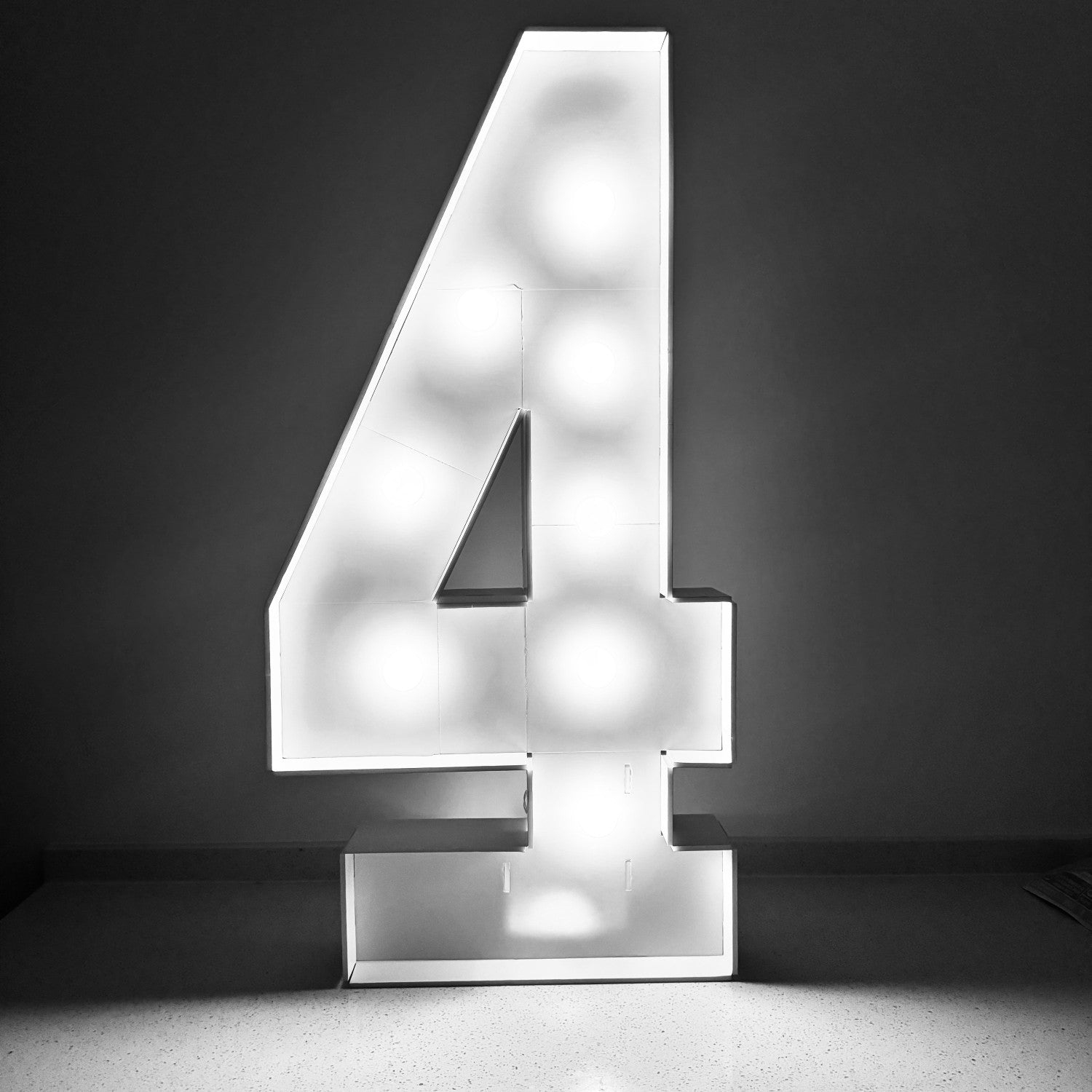 1/2 Pc 73cm/28.7inch Light Up Digital Marquee Frame White Lights KT Board Number 0-9 KT Board With Bracket Party Decorative