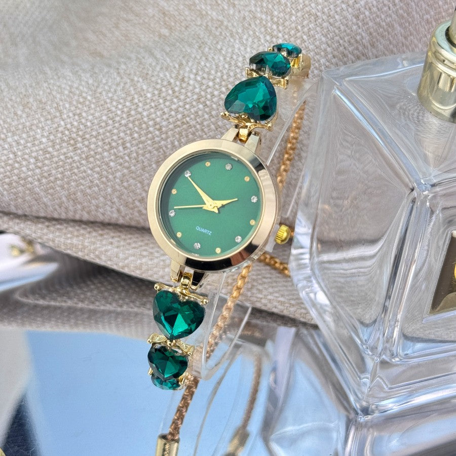 Ladies' quartz watch with three heart-shaped diamond-encrusted bracelet round alloy case and mixed scale simple light luxury