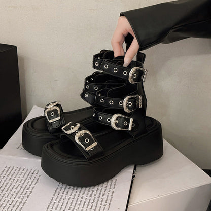 Sandálias Romanas Femininas de Fundo Grosso com Fivela de Cinto de Verão 2025 Decoração de Metal da Moda