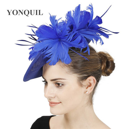 Bonés Cinzentos Millinery Com Acessórios de Tiara Imitação Sinamay Chapéu Derby de Coquetel Feminino Fascinadores de Cabelo de Noiva com Pena Chique