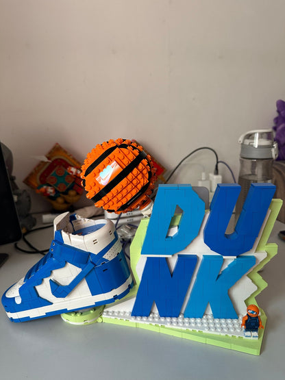 Conjunto LEGO® Nike Dunk X 43008 Blocos de Construção para Meninas, Meninos e Fãs de Esportes com 10+ Anos 1180 Peças Presente de Aniversário e Natal