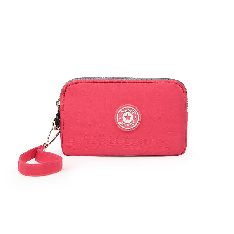 The 3-layer zipper clutch is lightweight, compact and versatile for ladies. It can be used with mobile phones or loose change