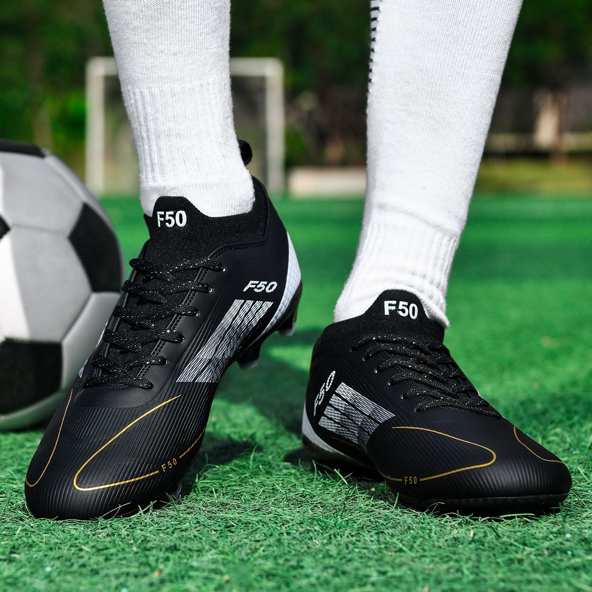 Men Professional Soccer Shoes Society Cleats Outdoor Football Shoes Society Cleats Grass Training Football Field Boots Sneaker