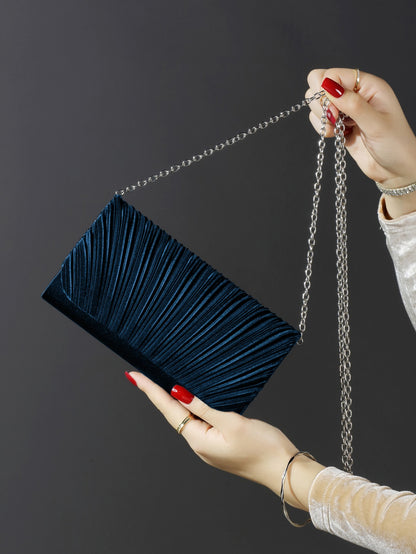 Classic fashion girl party girl chain clutch, light luxury romantic simple mini handbag and chain shoulder crossbody bag.