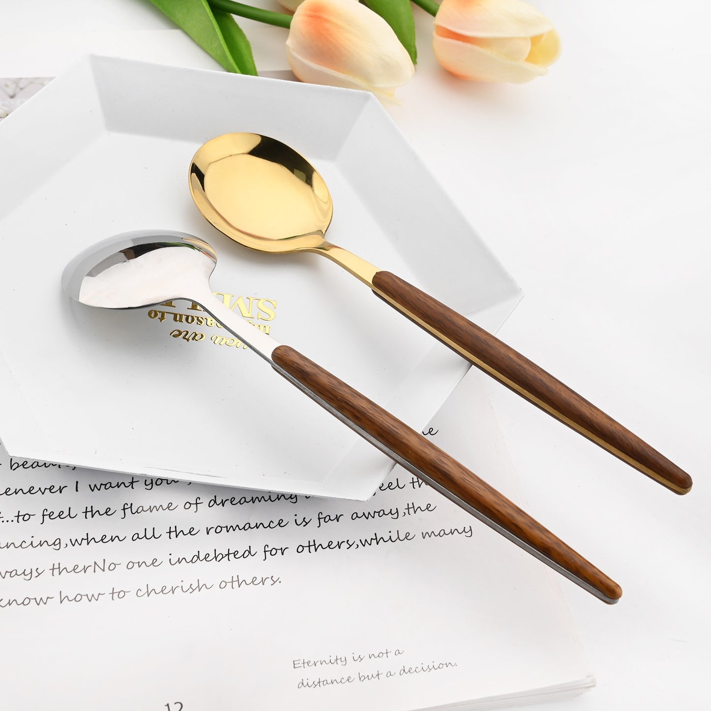 Drmfiy 24 Peças Talheres Marrons Prateados de Aço Inoxidável Imitação Cabo de Madeira Prateado Faca Colher Garfo Conjunto de Talheres Utensílios de Mesa