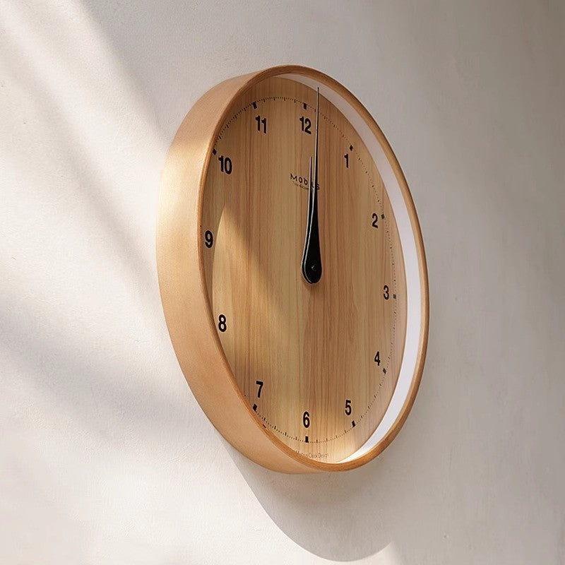 The original wood grain silent and simple wooden wall clock is a fashionable home decoration for the living room clock