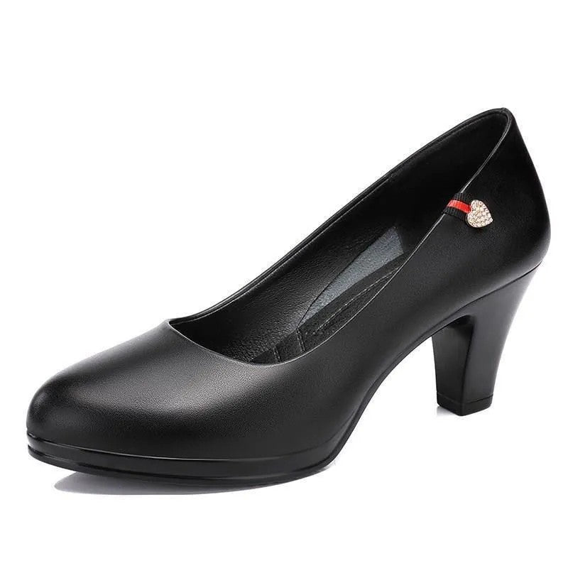 Sapatos de salto femininos clássicos em couro PU preto de alta qualidade Sapatos Femininas Moda Dama Bege Conforto Scarpins Estilosos Europeus A24