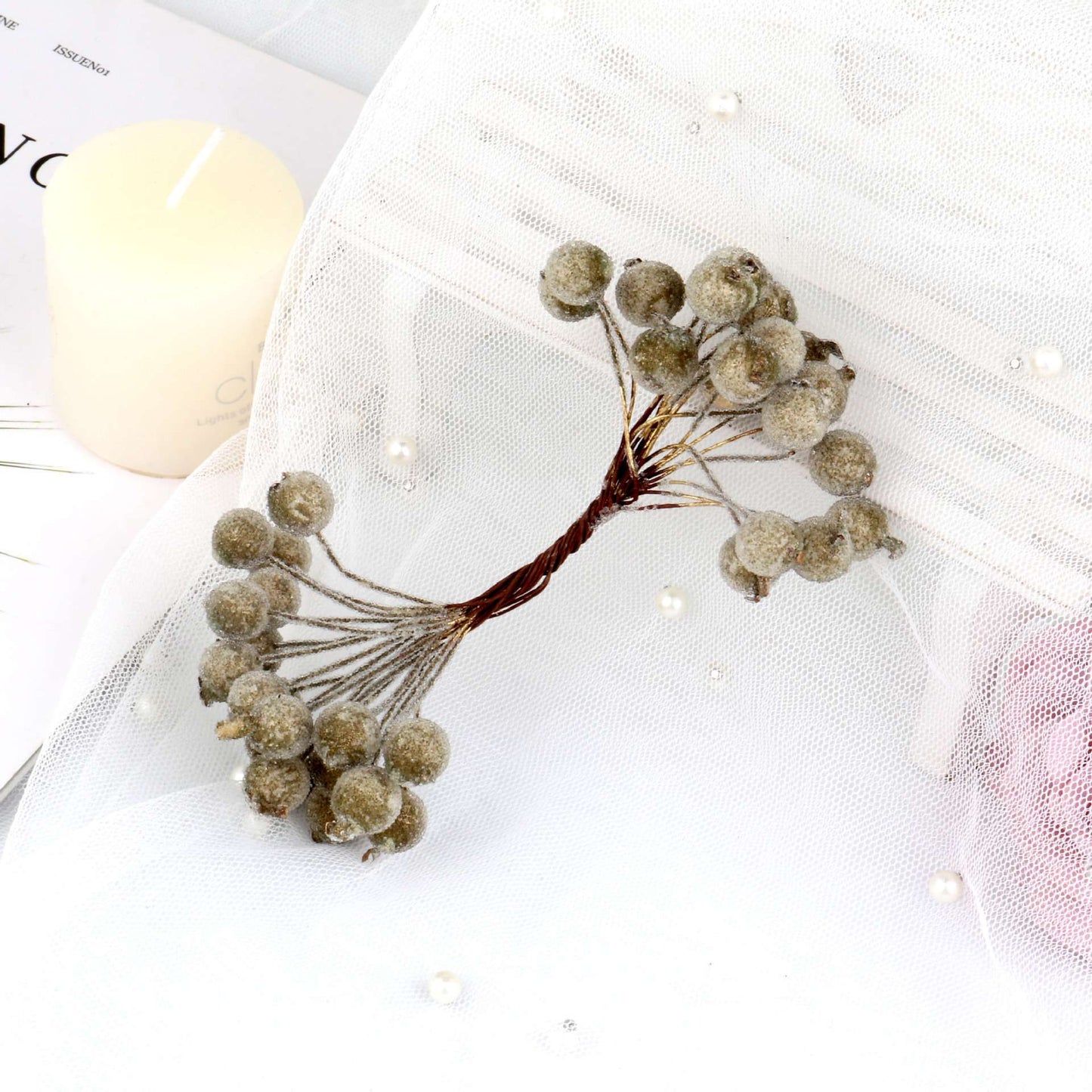 40pcs Mini Christmas Frosted Artificial Berry Vivid Red Holly Berries Wedding Party Decoration Artificial Flowers Home Decor