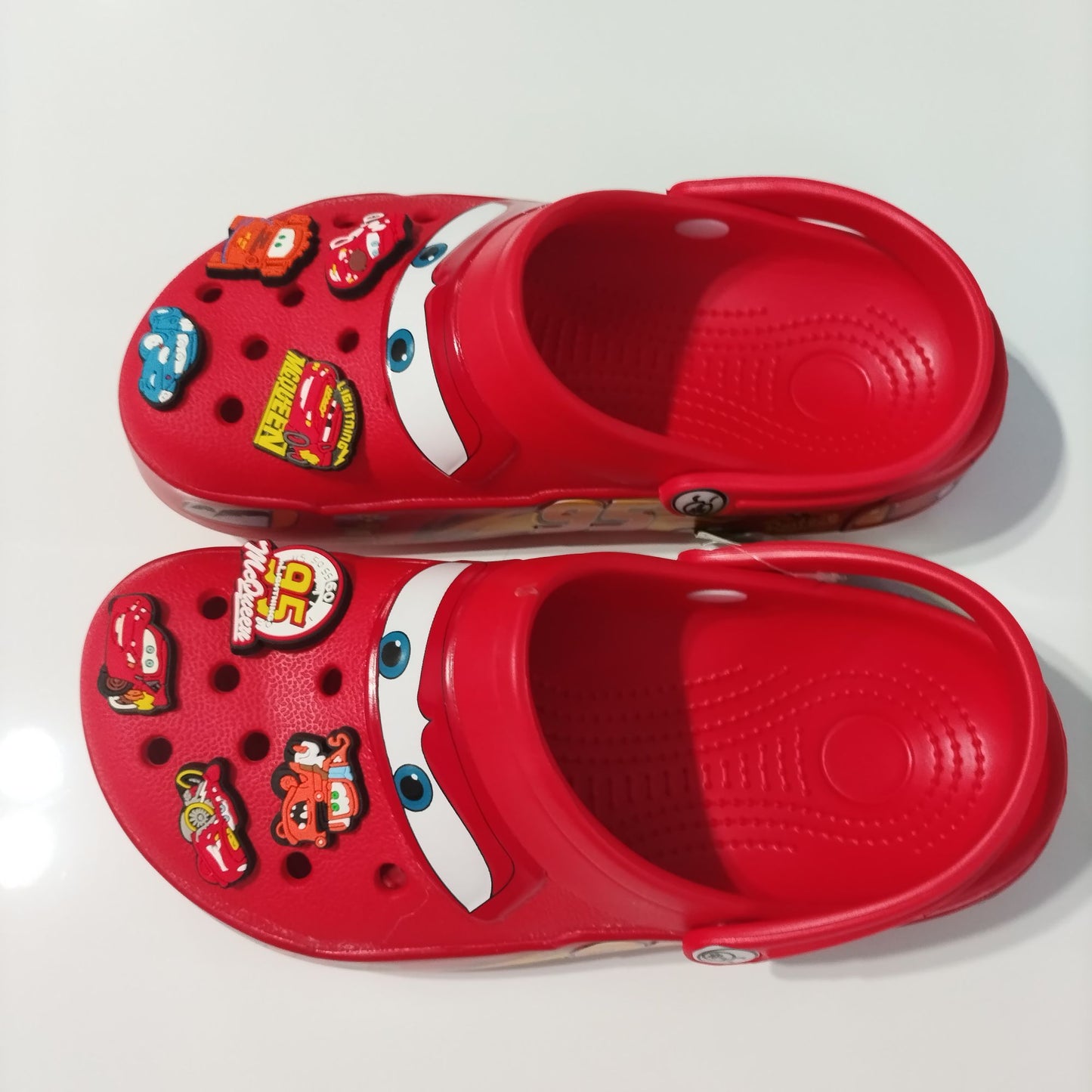 Mcqueens Pixar 95 Carros Chinelos Furados Sandálias Desenho Animado Impermeáveis Chinelos de Praia Casuais Ventilados para Adultos