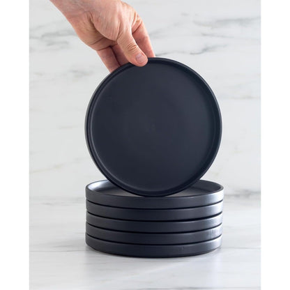 Matte black stoneware dinnerware set for 8 persons with 32 pieces Ideal for everyday dining and special occasions Includes plat