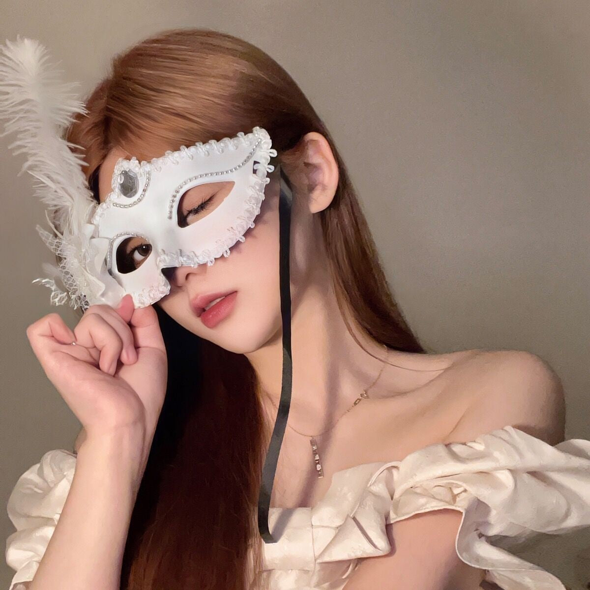 Makeup Mask Ball Party Sexy Half Face Makeup Girl Half Face Fun Lace Mask Halloween Feather Mask Sexy Goddess Beautiful Props