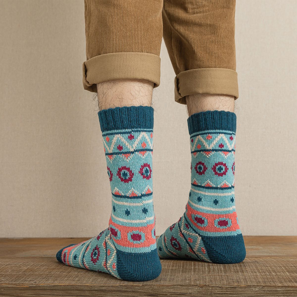 5 Pairs New Man Women Thick Winter Warm Socks Retro Style Dot Wave Pattern Couple Models Free Size