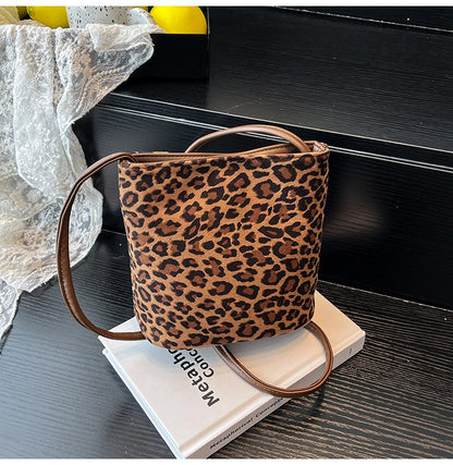 Design PU Suede Leopard Shoulder Bags for Women 2025 New Winter Crossbody Bag Females ?Luxury Handbags and Purses Bucket