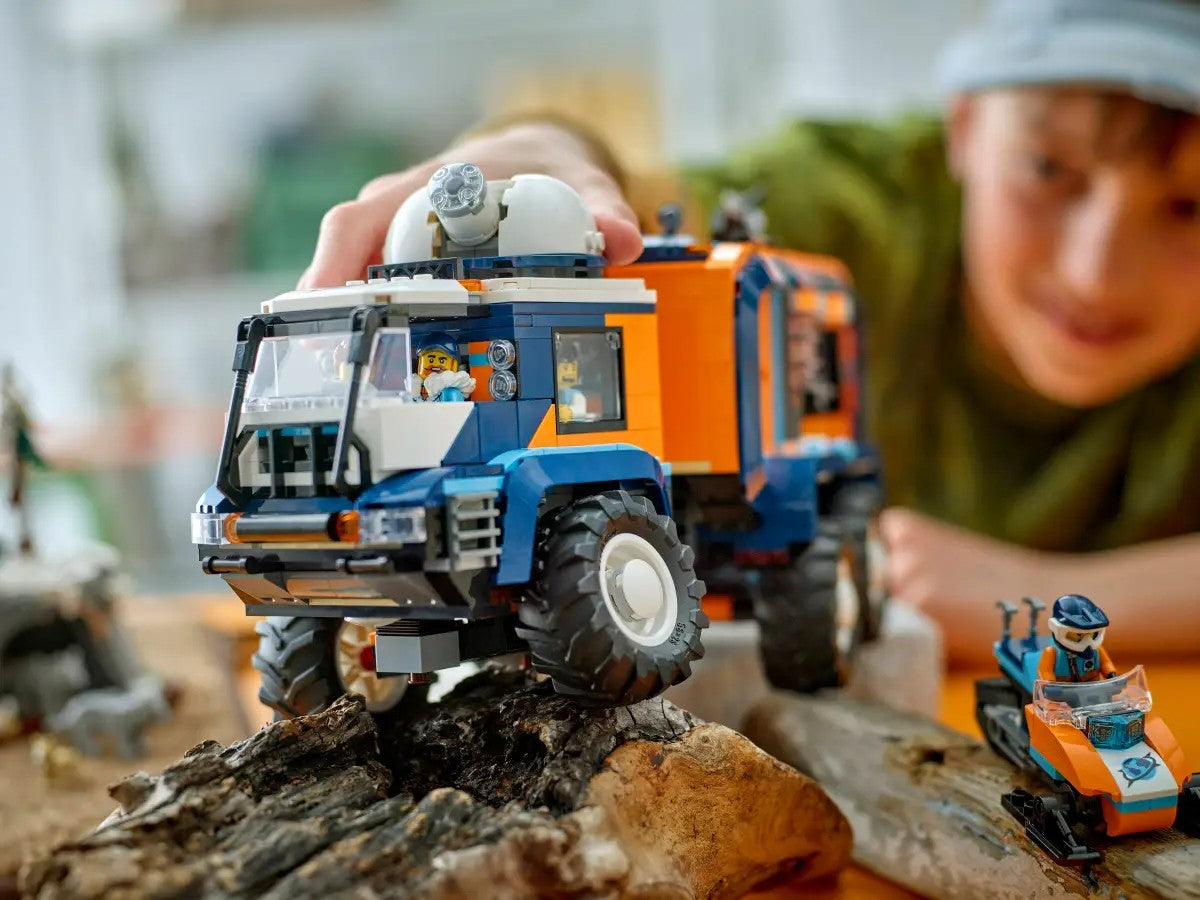 LEGO® City Caminhão Laboratório de Exploração Ártica 60471 5 Minifiguras de Exploradores e 3 Lobos-Árticos de Brinquedo Idades 8+ 1064 Peças