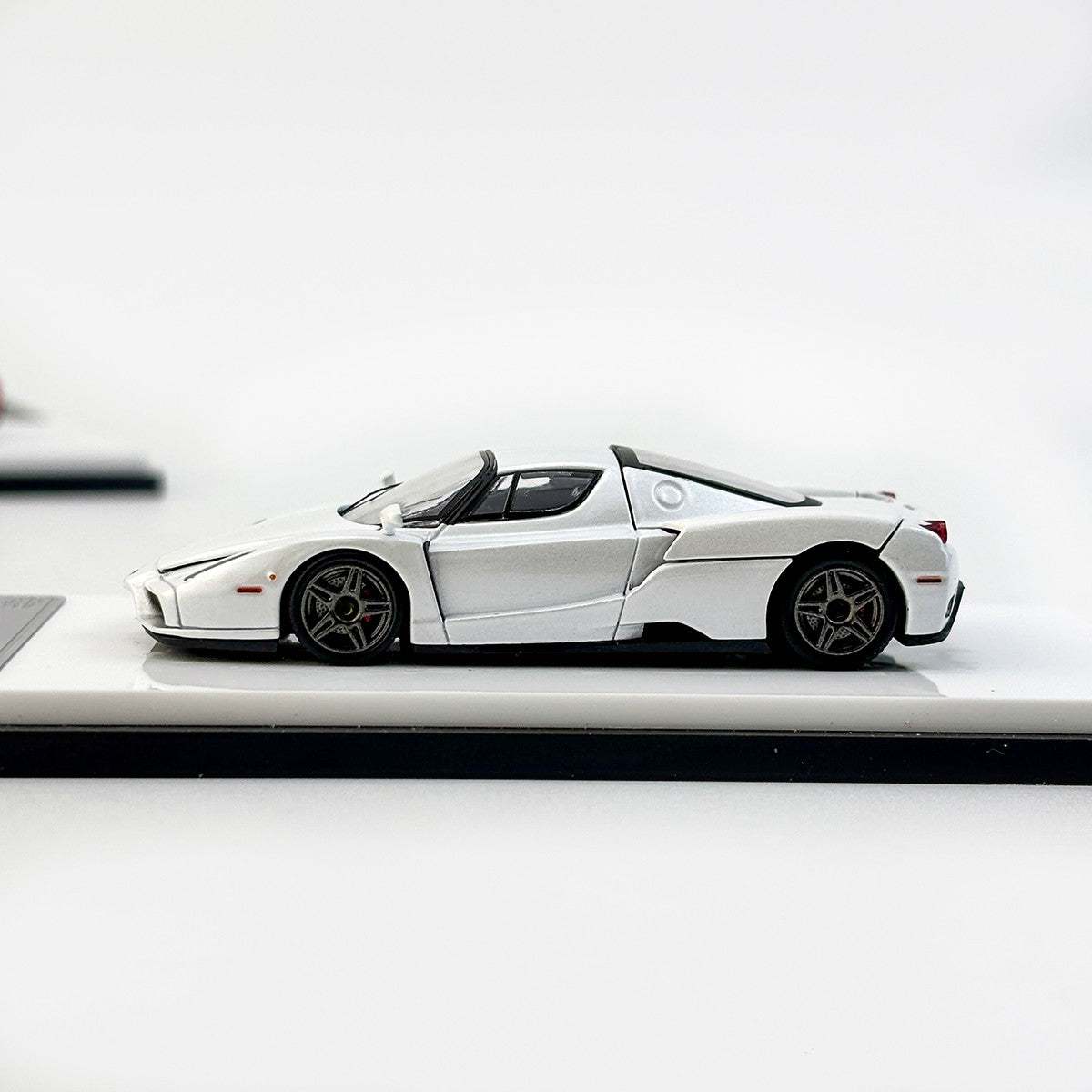 Rei Modelo 1:64 Edição Enzo Figura Simulação Liga Abre-Tampa Miniatura Die-Cast Carro Modelo Personalizado Brinquedos Presente Ornamento Colecionável