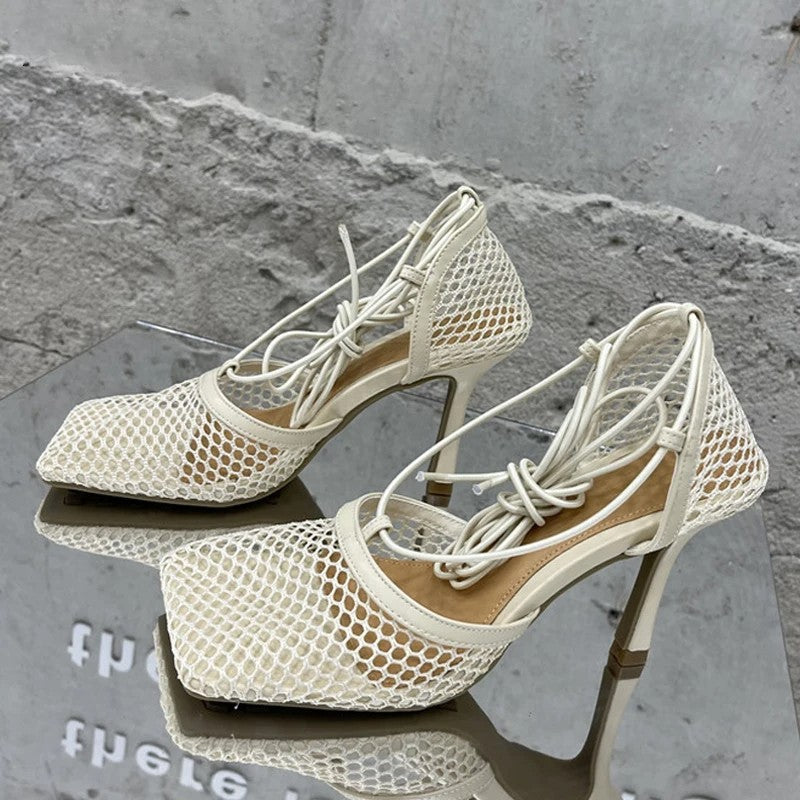 Sandália Scarpin Sexy de Salto Fino com Bico Quadrado Feminina Transpassada de Amarrar Vazada Ocada Vestido Sapatos Zapatos Mujer