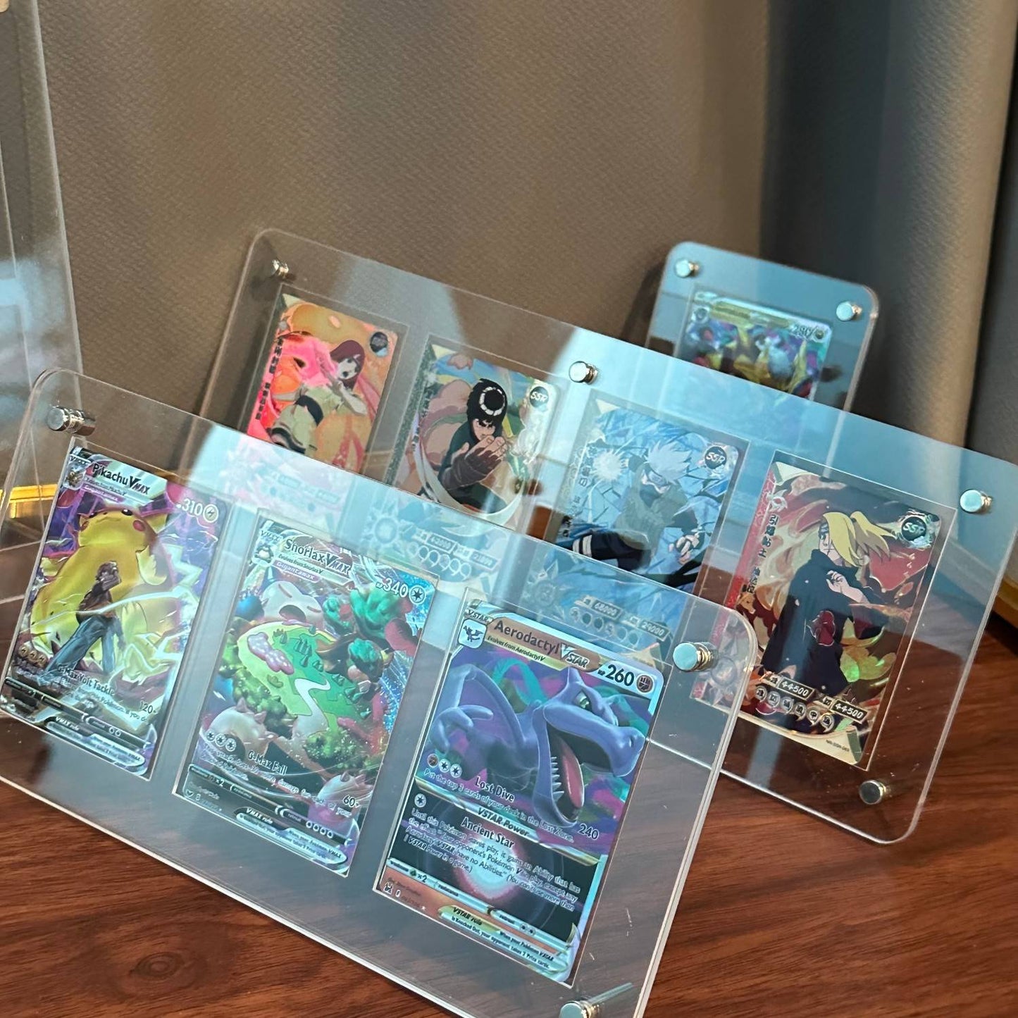 Expositor de acrílico transparente de 1-12 compartimentos Protetor à prova de poeira Porta-retratos para cartas TCG de Pokémon NARUTO One Piece