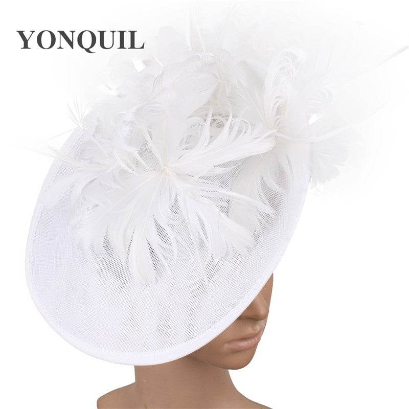 Bonés Cinzentos Millinery Com Acessórios de Tiara Imitação Sinamay Chapéu Derby de Coquetel Feminino Fascinadores de Cabelo de Noiva com Pena Chique