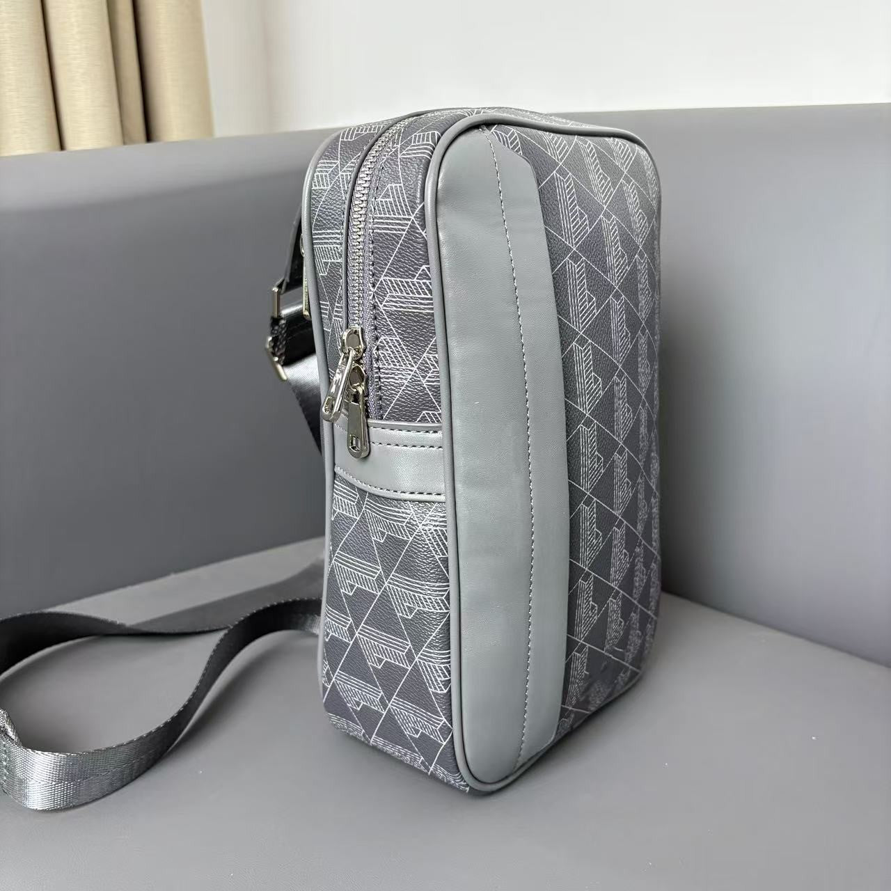 2025 new retro printed men's shoulder bag, casual and fashionable crossbody bag, horizontal version trendy men's crossbody bag