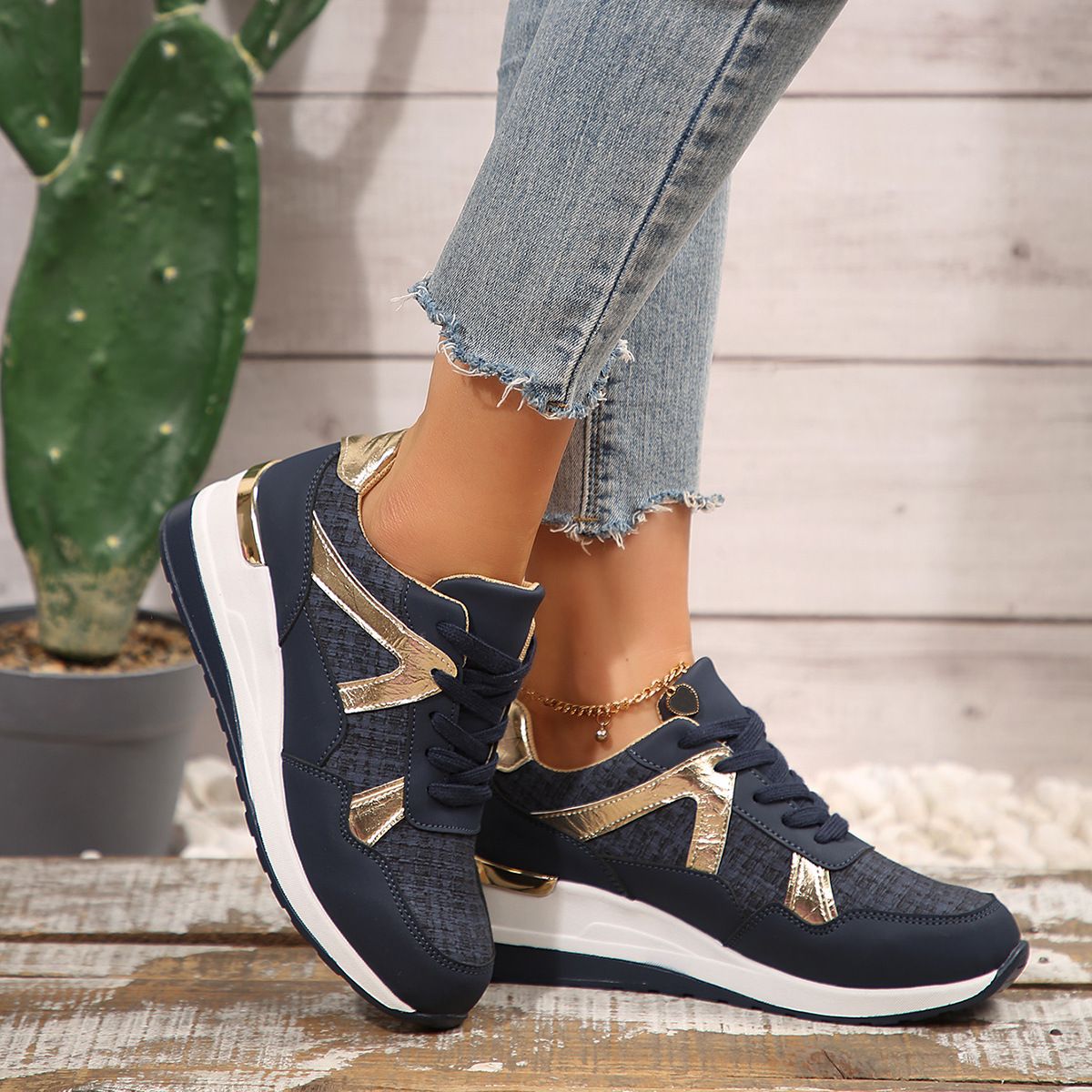 New Big Size Women Sneakers Breathable Lace-up Casual Sneakers Outdoor Lightweight Shoes Women Walking Anti-slip Platform Shoes