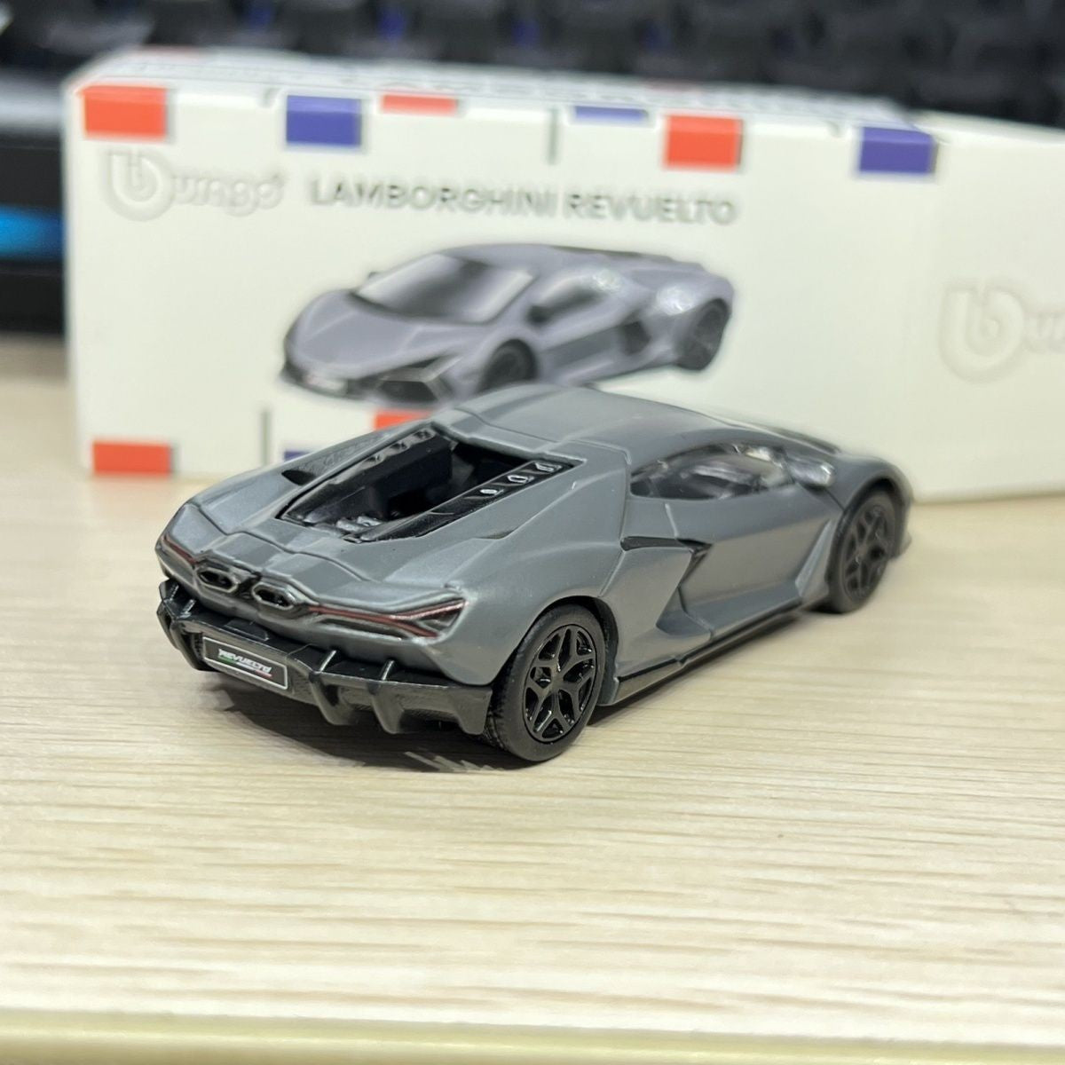 Liquidação Bburago Série 1:64 Ferrari Sp3 812c Lamborghini Bugatti Bolide Liga Miniatura Diecast Carros Brinquedos Presente para Crianças