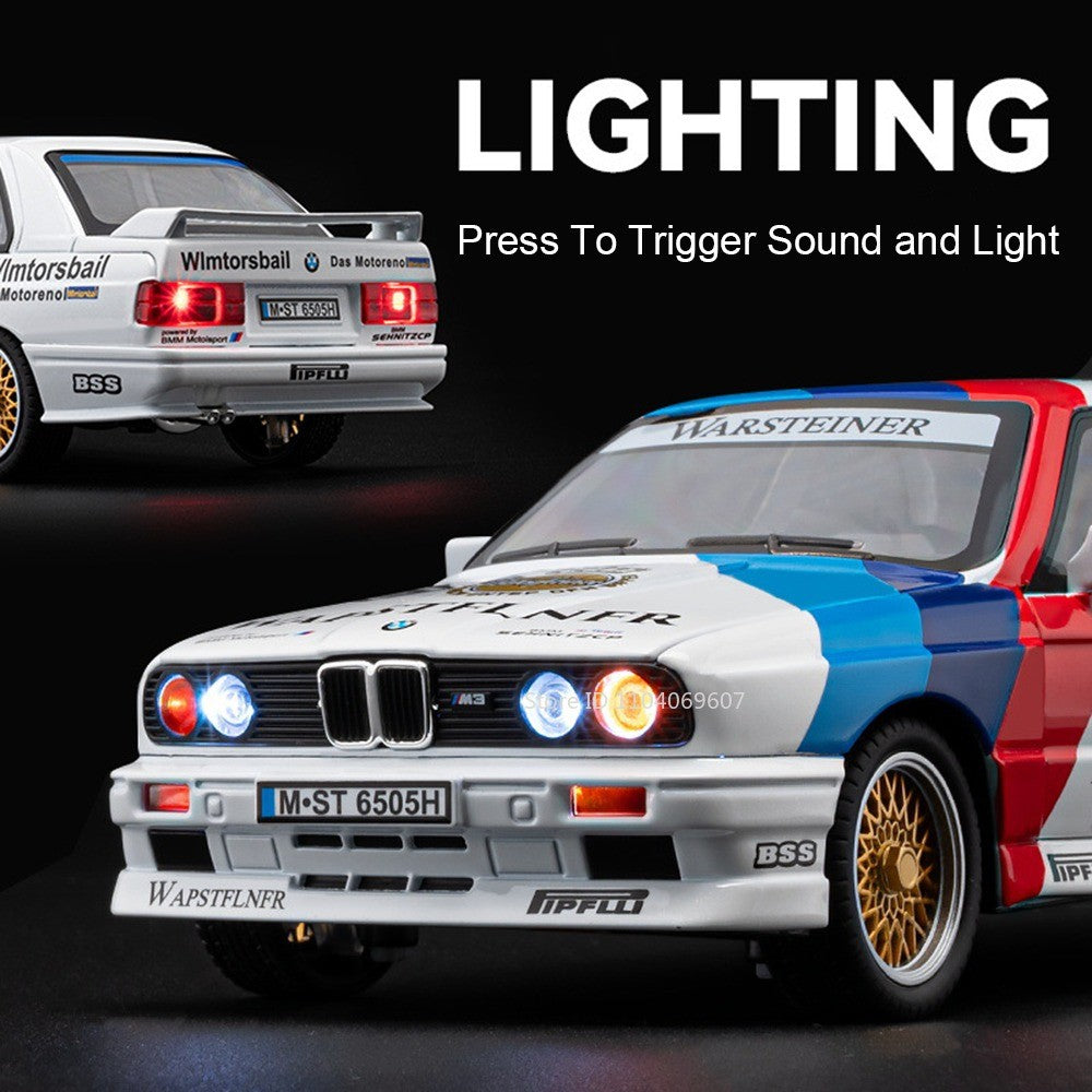 1:24 M3 Modelo Miniatura Carros de Brinquedo Liga Fundido Som Luz Porta Aberta Puxar Para Trás Absorção de Choque Modelos de Enfeite para Presentes Infantis