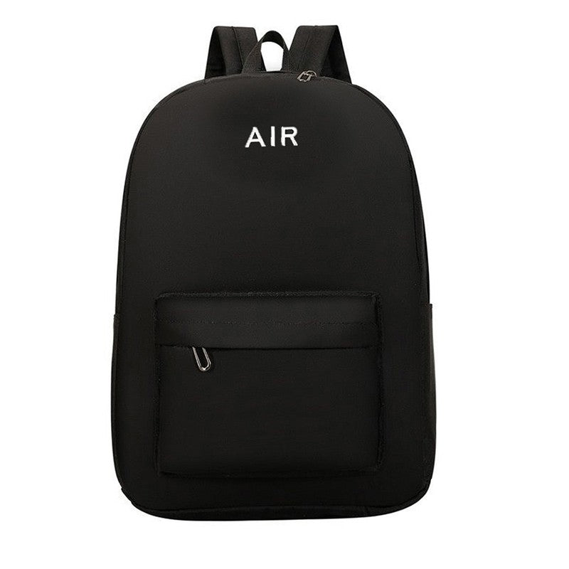 Mochila unissex de estilo neutro, adequada para viagens e uso escolar. Com estampa de letras.