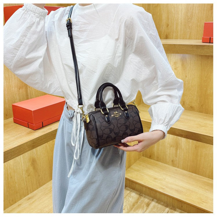 Classic Retro Boston New Small Bag Casual and Versatile Temperament Good Look Popular Hot Style Crossbody Bag