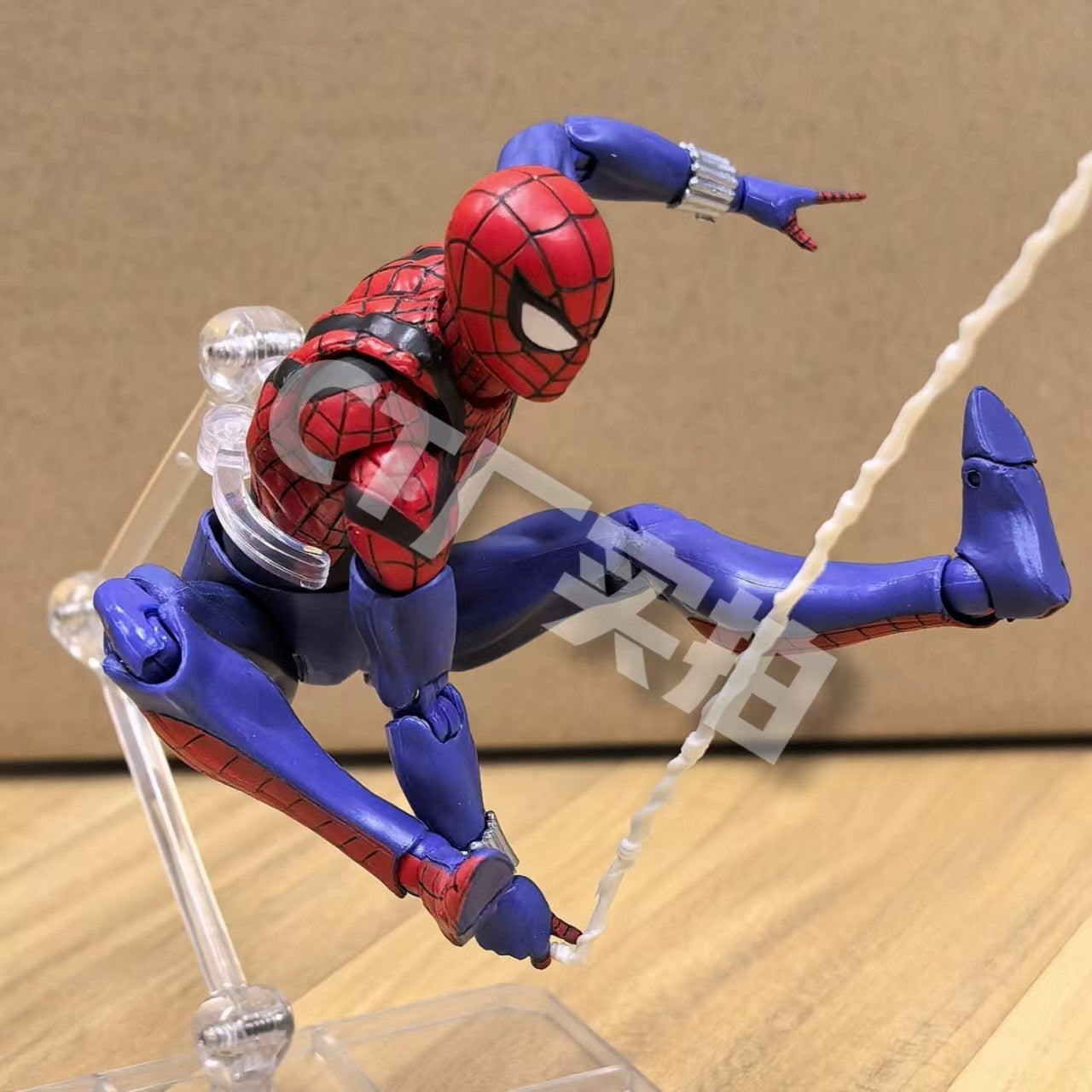 Gama completa em estoque Ct Toys Homem-Aranha Mafex 143 Ben Reilly Comic Ver The Amazing Spider-Man 001 Anime Action Figure Brinquedos Presente