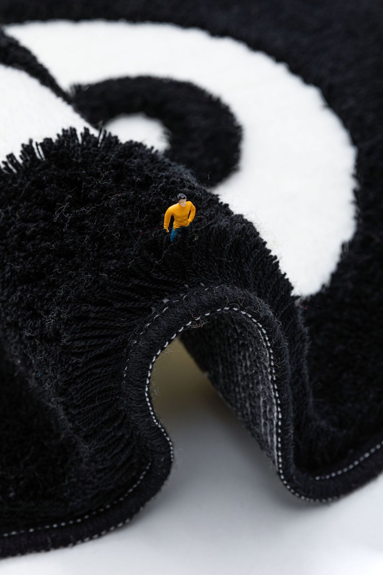 LAKEA Halloween 8 Ball Rug Indoor Home Decoration Spooky Halloween Gifts 8 Ball Accent Round Tufting Soft Rug Horror Movie Mat