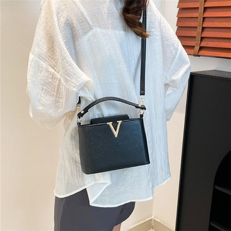 Luxury Women's Tote Bag, Chic V Shaped Stylish Pu Leather Bucket Bag, Top Cover Handbag Women Shoulder Crossbody Bags for Woman