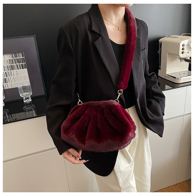 Elegant Wrinkled Cloud Clutch Bag Faux Fur Shell Shoulder Crossbody Bag Women Stylish Pillow Bag Guangzhou High Quality Bag