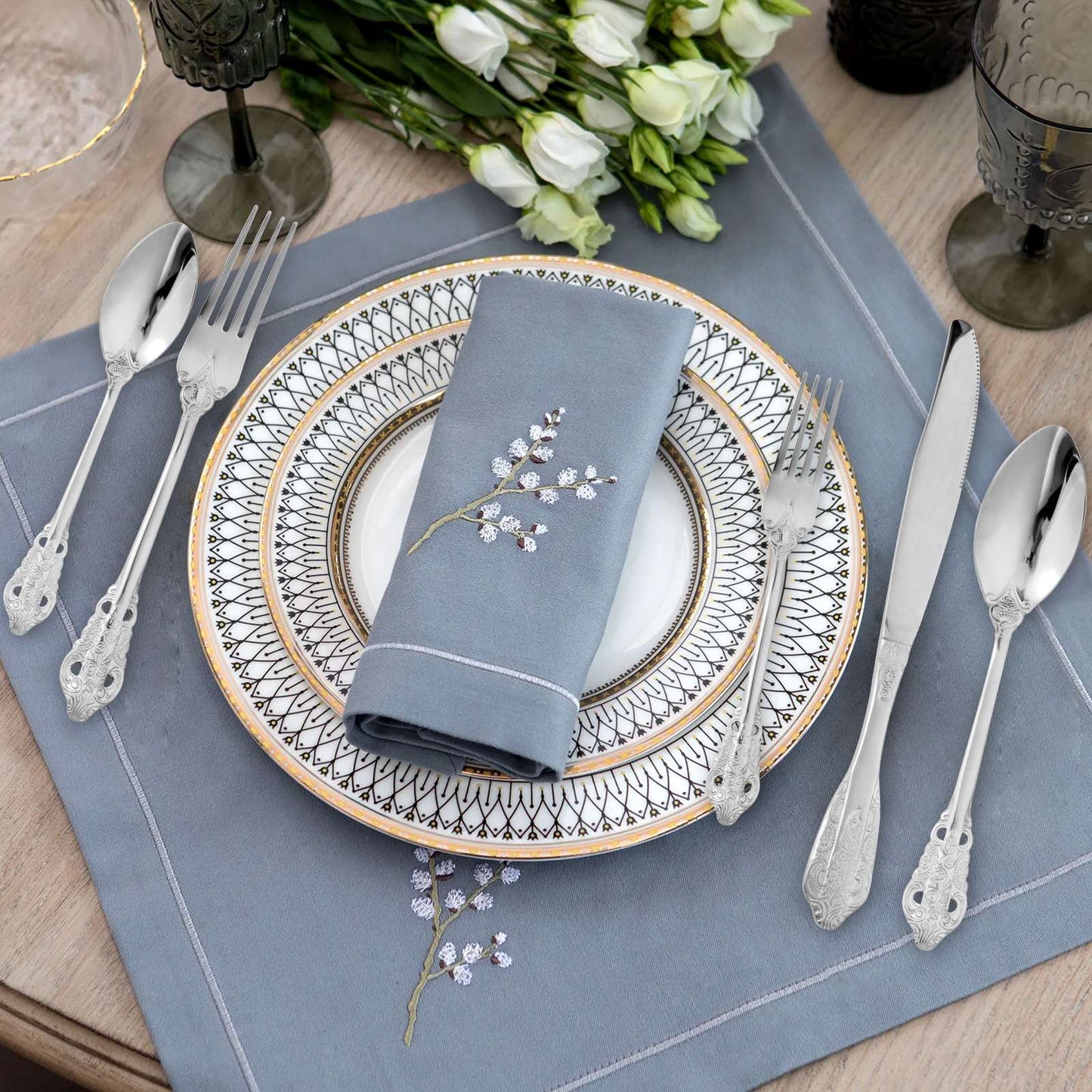 20Pcs High Quality Cutlery Set Handle Exquisite carving Stainless Steel Golden Tableware Knife Fork Spoon Flatware Set Silverwar