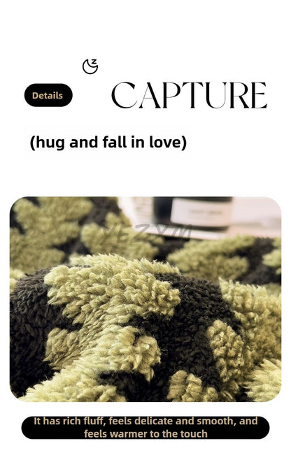 Super Thick and Warm Flannel Blanket Super Soft Fluffy Queen Size Bed Blanket Cozy Skin-friendly Multifunctional Nap Blanket