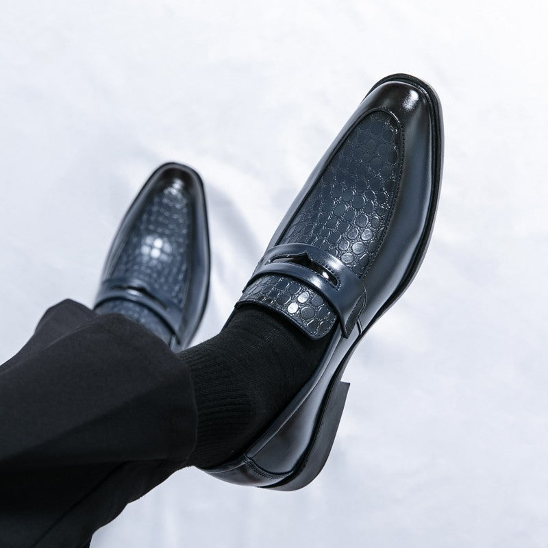 Fashion Brand Men's Retro Comfortable Carved Pointed Leather Shoes Autumn Men's New Breathable and Non Slip Outdoor Loafers