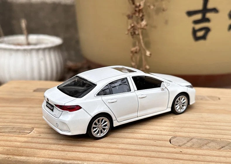 1:43 Corolla Liga Carro Modelo Diecasts & Veículos de Brinquedo Modelo de Escala Em Miniatura Para Crianças Coleção Enfeites Presentes de Aniversário