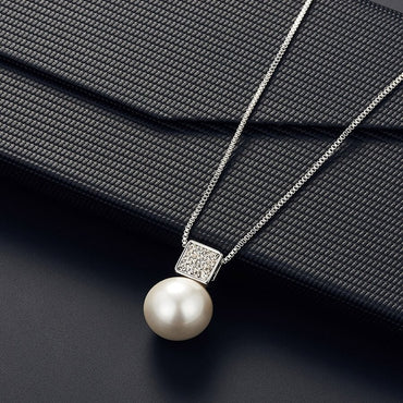 Conjunto de Joias Feminino 2 Peças Colar de Imitação de Pérola com Pingente e Brincos Cor Prata Corrente Cobra Metal Quadrado Cravejado de Cristais