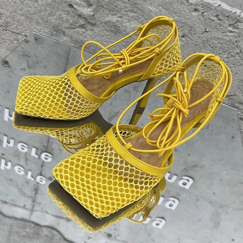 Sandália Scarpin Sexy de Salto Fino com Bico Quadrado Feminina Transpassada de Amarrar Vazada Ocada Vestido Sapatos Zapatos Mujer