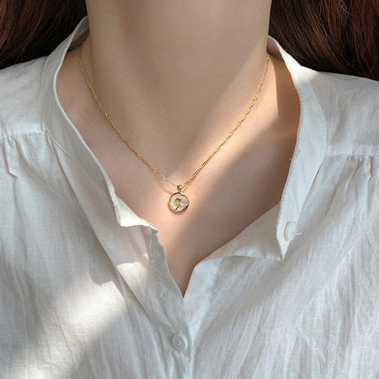 Novo Colar de Aço Inoxidável com Pingente de Rosa de Metal Irregular Redondo para Mulheres Corrente de Clavícula Vintage Joia de Luxo para Festa