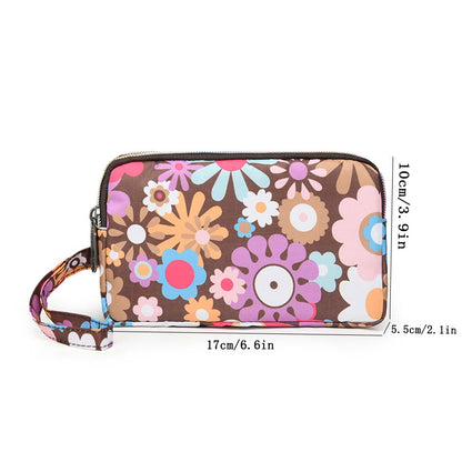 The fashionable lady's clutch and mobile phone bag are rich in floral patterns and elements, and the fabric is soft
