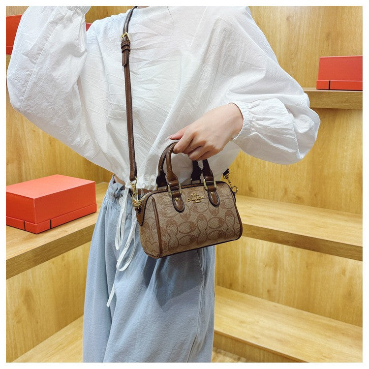 Classic Retro Boston New Small Bag Casual and Versatile Temperament Good Look Popular Hot Style Crossbody Bag