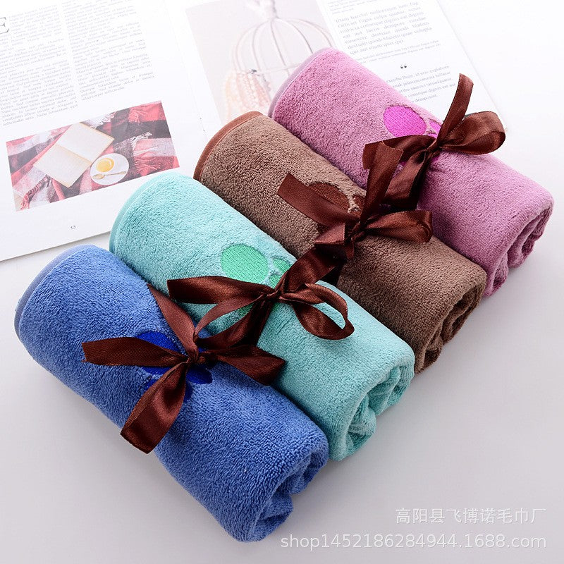 Toalha de Banho para Pets Personalizada Microfibra Super Absorvente Secagem Rápida Macia para Cães Gatos com Estampa de Patas e Nome Bordado