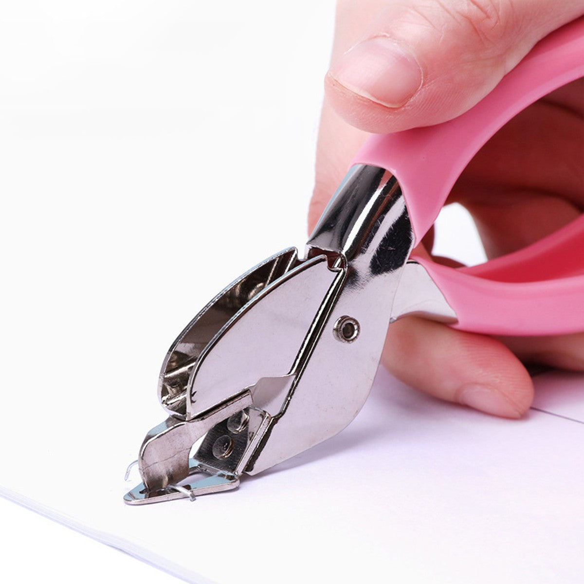 1PC Staple Removers Staple Pull Office Staple Removal Tool Hand-held Comfort and Energy Saving, no Damage to Paper, Office Suply