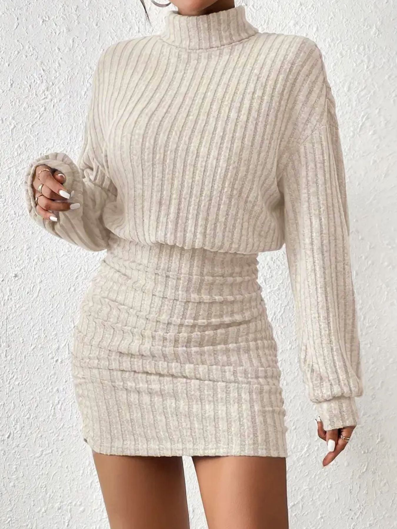 The new autumn style of the tight-fitting long-sleeved high-neck striped knitted sexy dress