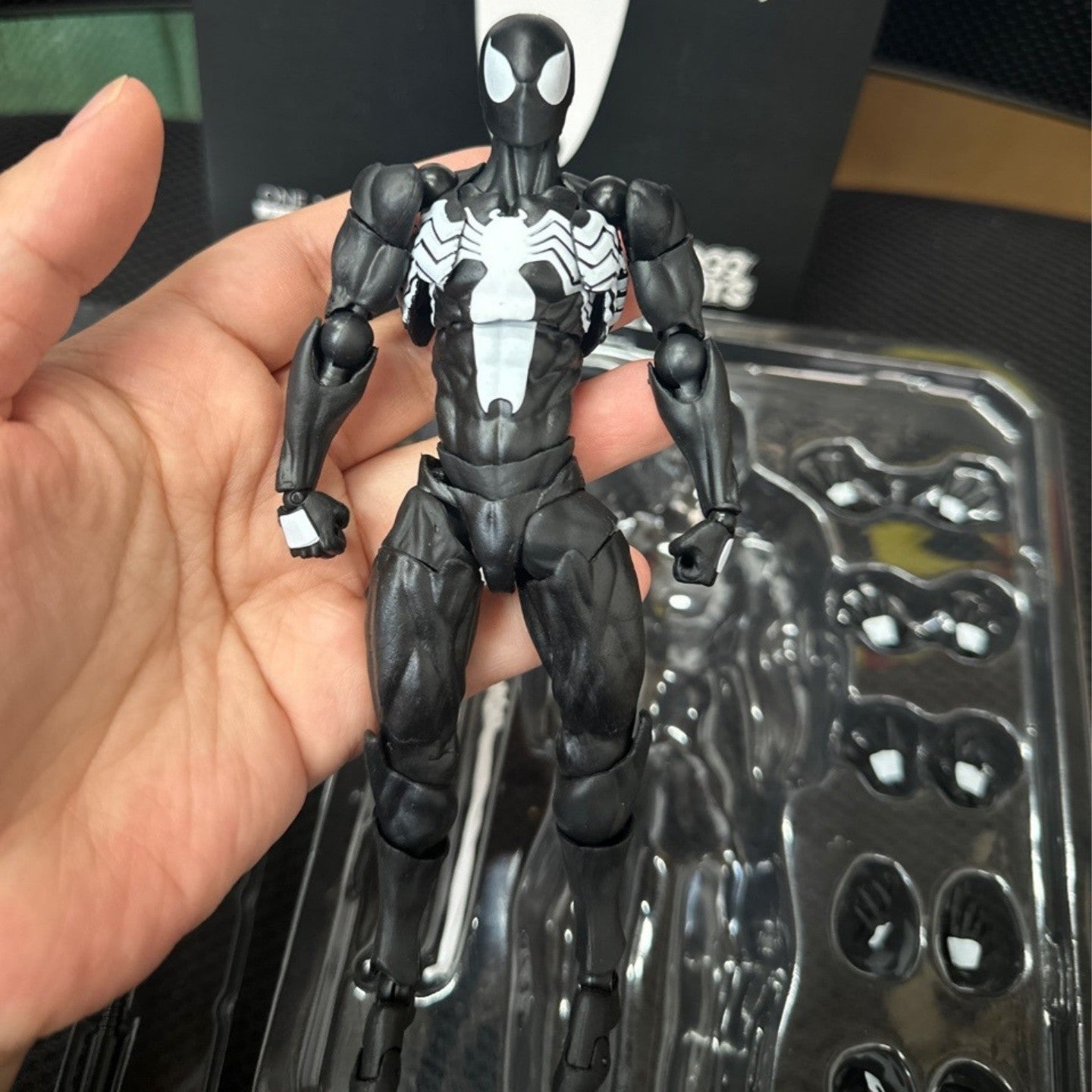 2025 de Alta Qualidade Terno Preto Vizinho Symbiote Homem-Aranha Preto Venom Battle Suit Articulado Boneco Messtoy Modelo Presente