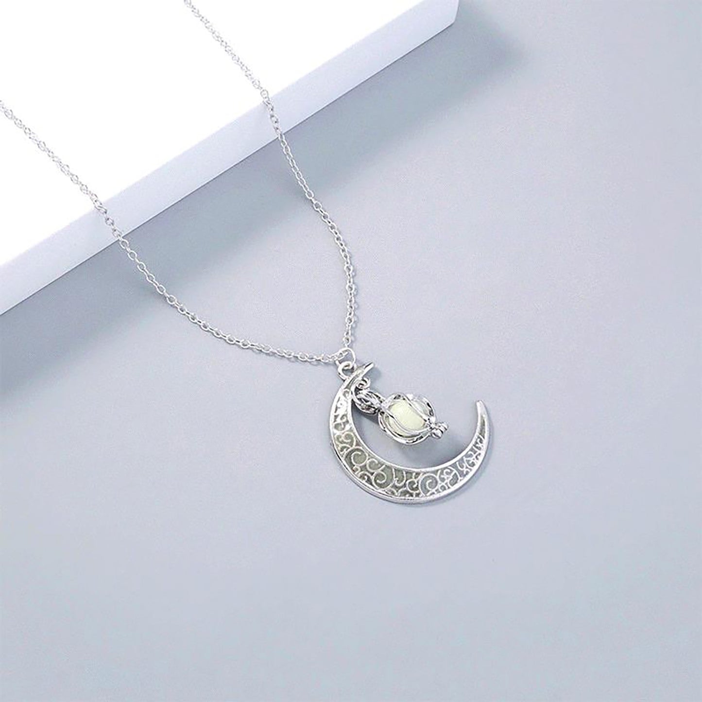 Colar com Pingente de Lua Luminosa para Meninas Adolescentes Colar Gargantilha Brilha no Escuro Joias Presentes ????????