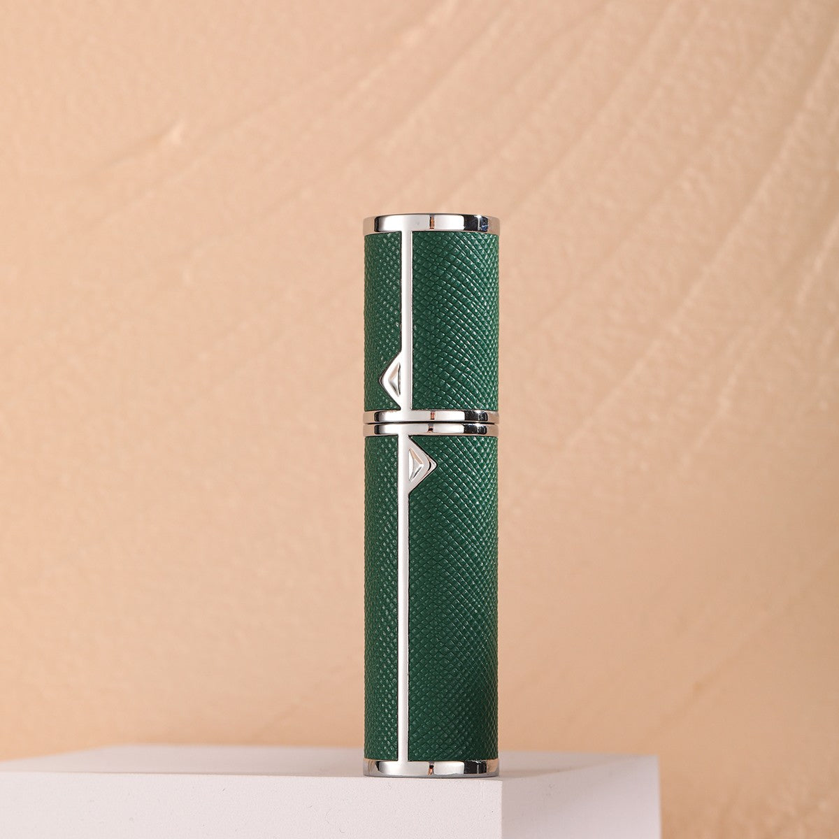 Louischanzl Premium PU leather Sprayer Suitable for Boarding Tight Sealing Travel Perfume Spray 5ml Perfume Atomizer  Bottle