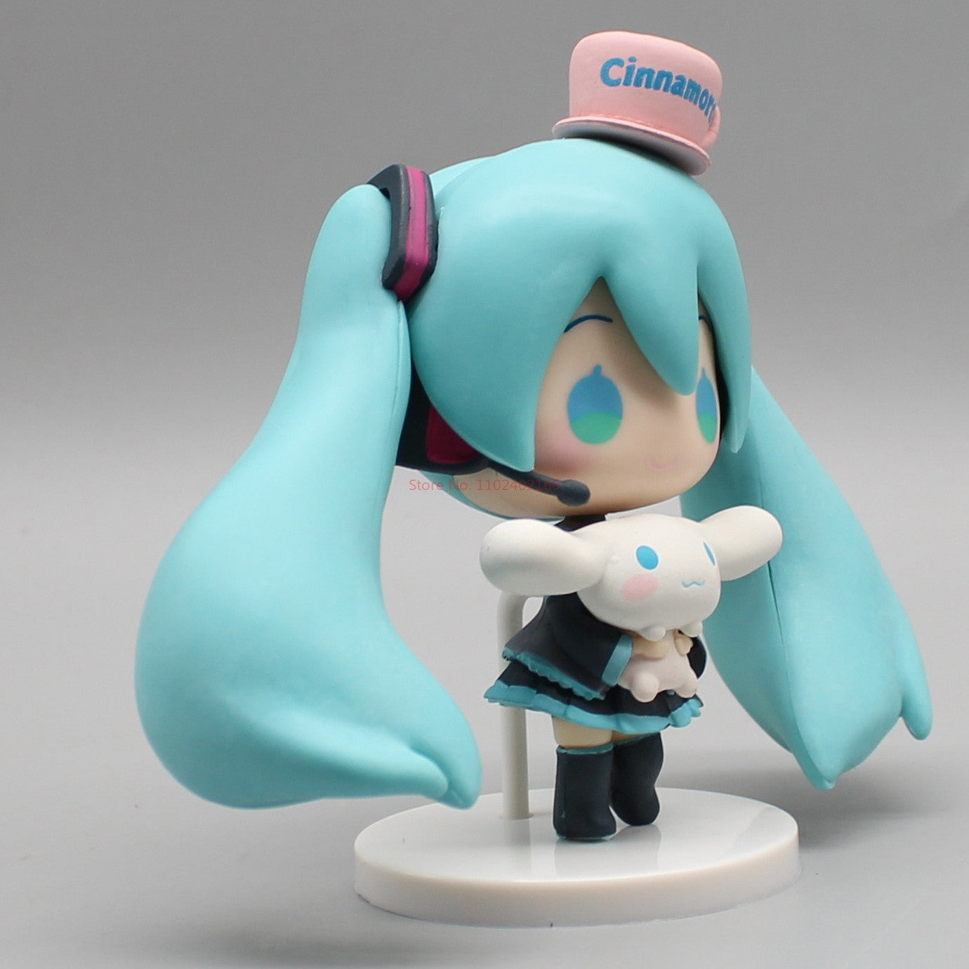 Hatsune Miku Boneco de Anime Segurando Cinnamoroll com Olhos de Feijão, Decoração de Mesa Fofa, Figuras de Ação, Modelo de Boneca, Brinquedo Infantil, Presente
