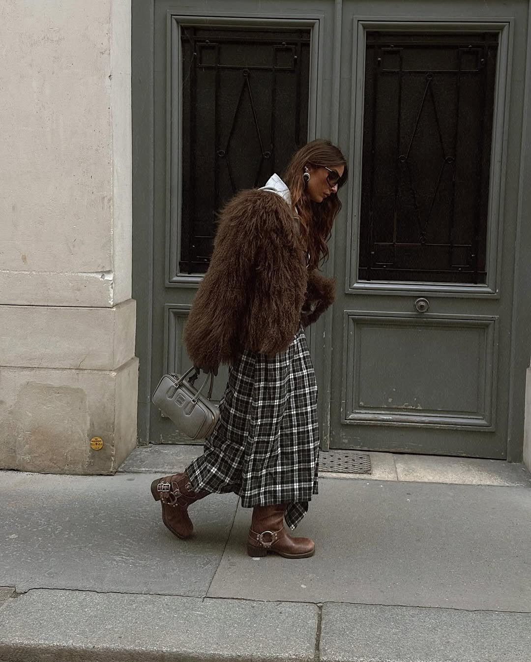 Solid Fashion Fake Fur Coat Women Chic Fluffy Warm Long Sleeve Loose Short Jacket Luxury 2025 Winter Lady Daily Street Outerwear