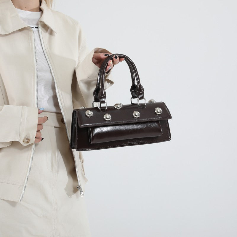 Bolsa de Ombro Pequena Retrô com Rebites de Couro PU LEFTSIDE para Mulheres Tendência 2025 Bolsas de Mão de Luxo Y2K e Bolsas Transversais Femininas